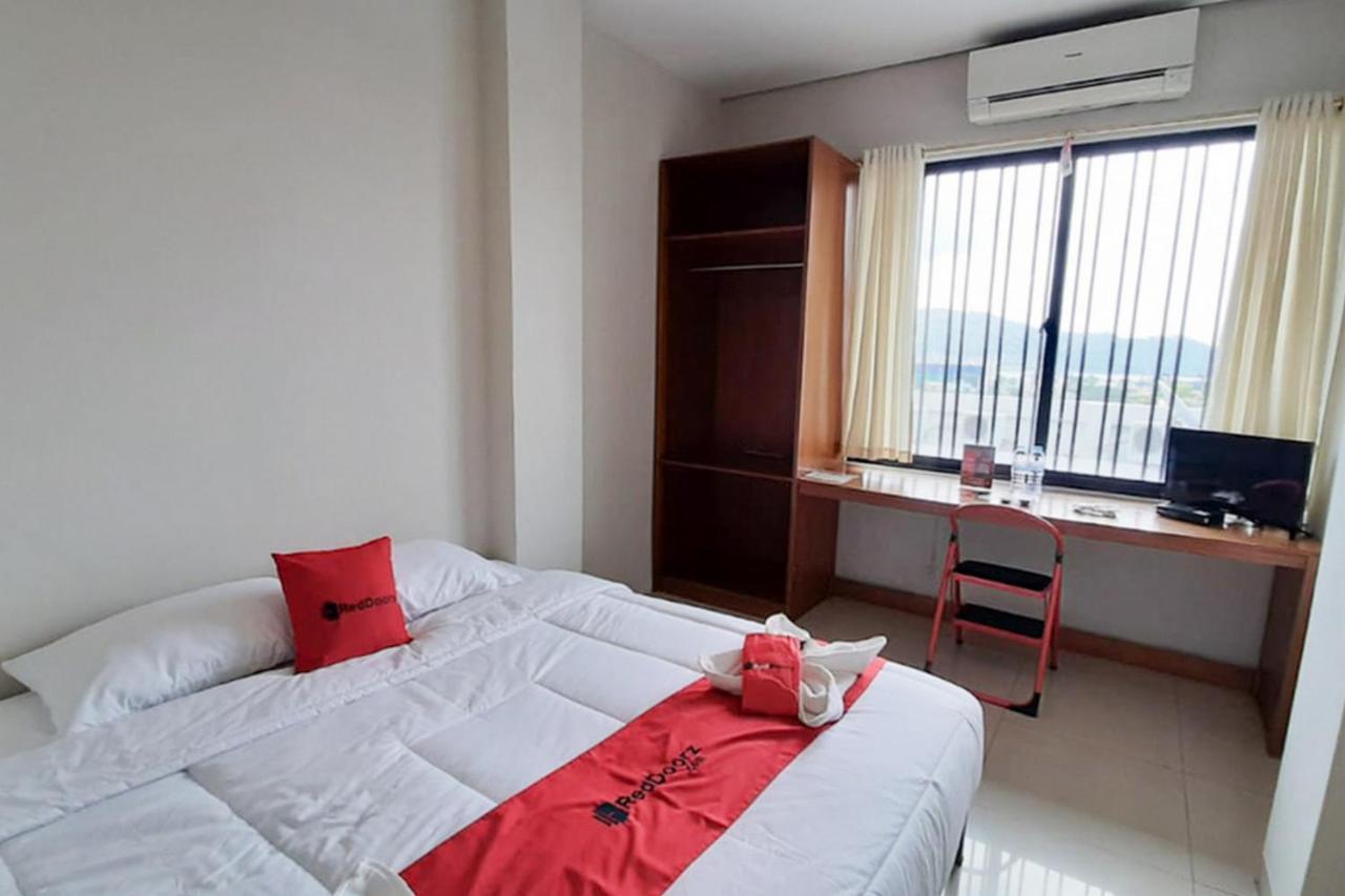 Reddoorz Plus @ Bitung City Center Exterior photo